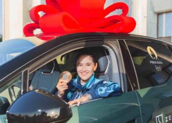 «Нужны деньги»: боксерша Назым Кызайбай продает подаренные автомобили