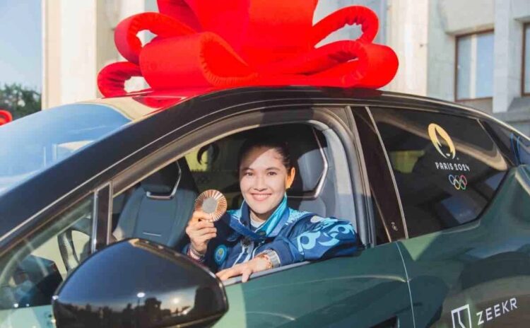 «Нужны деньги»: боксерша Назым Кызайбай продает подаренные автомобили