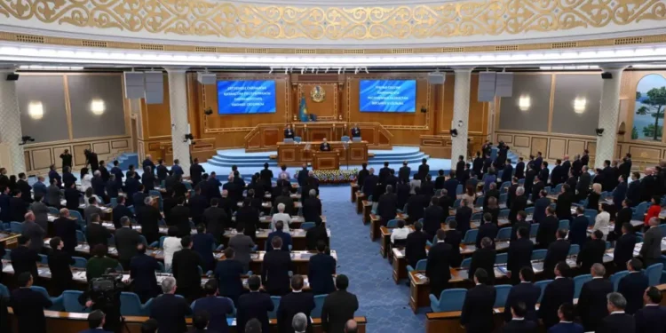 Исключить чрезмерные траты поручил Токаев