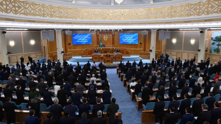 Исключить чрезмерные траты поручил Токаев