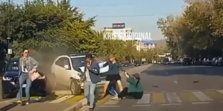 ДТП в Алматы: Lexus наехал на пешеходов