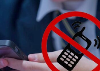 Мектепте ұялы телефон пайдалануға тыйым салынды