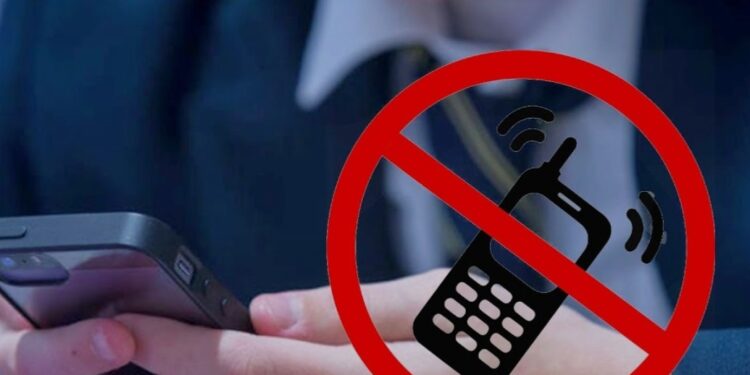 Мектепте ұялы телефон пайдалануға тыйым салынды