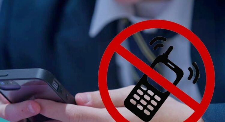 Мектепте ұялы телефон пайдалануға тыйым салынды