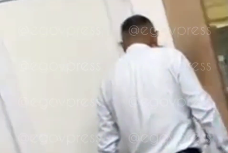 Учителя уволили за рукоприкладство в школе