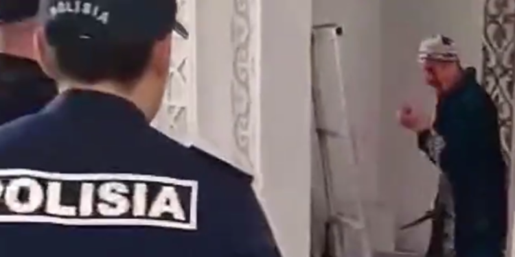 Вооруженный ножом мужчина угрожал прихожанам в мечети Астаны