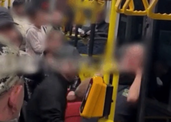 Трое мужчин избили пассажира и водителя автобуса