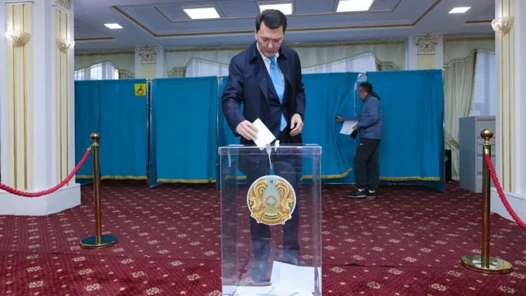 Ерлан Қарин: ТМД және Орталық Азияда референдум өткізіп жатқан бірден-бір елміз