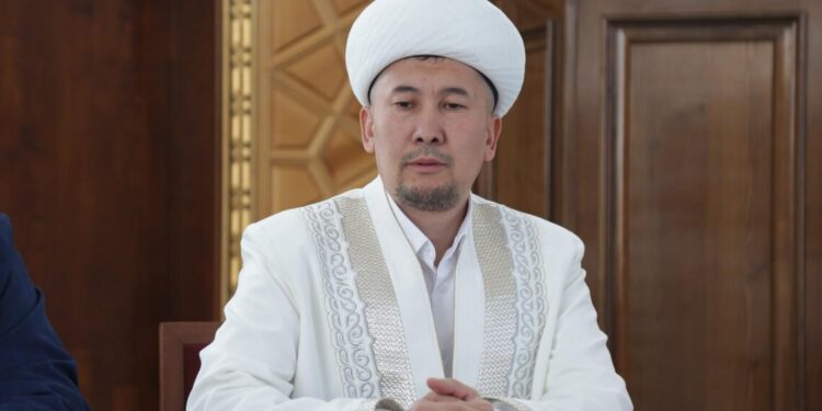 Главного имама Туркестанской области обвиняют в растрате имущества мечети