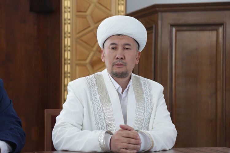 Ержан Төлепов, Түркістан облысының бас имамы: Ол аттестациядан құлап қалған имамның сойылын соғып отыр