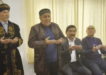 Қонаевтағы референдумда 70 жасар қария бата беріп, өз таңдауын жасады