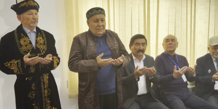 Қонаевтағы референдумда 70 жасар қария бата беріп, өз таңдауын жасады