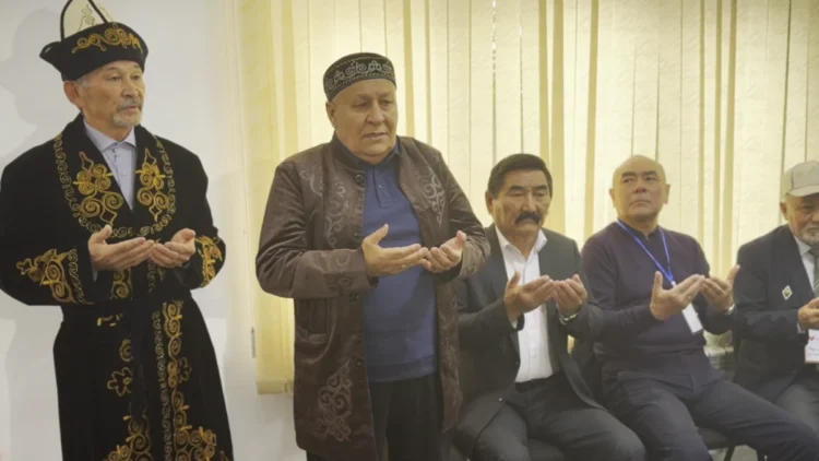 Қонаевтағы референдумда 70 жасар қария бата беріп, өз таңдауын жасады