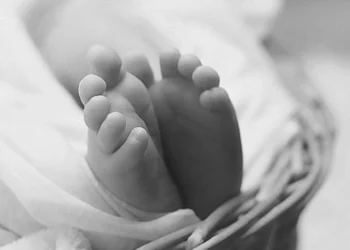 Семейде жаңа туған баланы өртеп жіберген