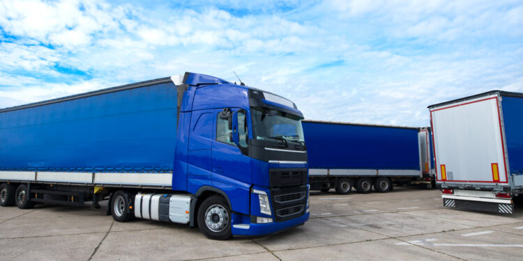 Водителей большегрузов оштрафовали за разрушение дорог в Карагандинской области