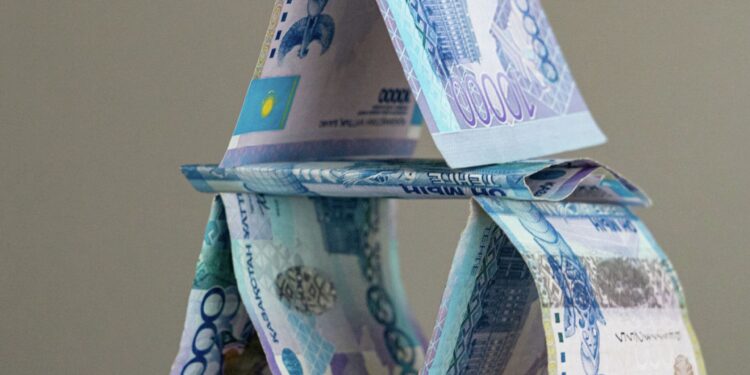 Қазақстандықтар қаржы пирамидаларына 20 млрд теңге салған