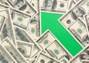 Глава Нацбанка объяснил падение тенге