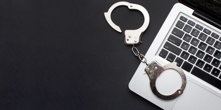 Астанчанин украл ноутбук у работодателя и сдал в ломбард