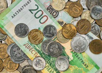 Денежные переводы из Казахстана в Россию резко снизились