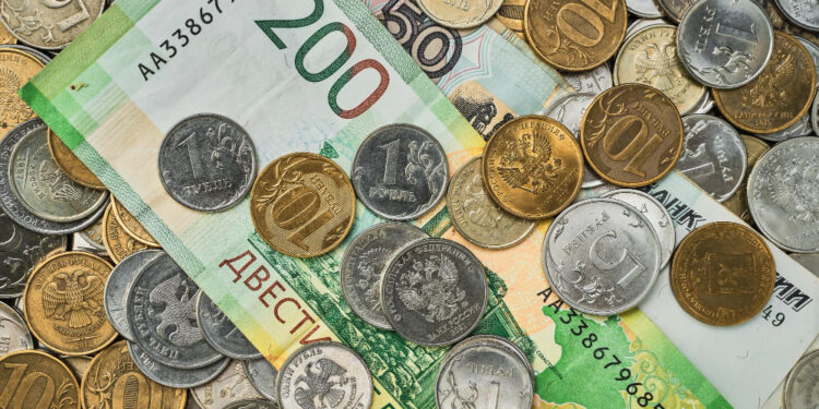 Денежные переводы из Казахстана в Россию резко снизились