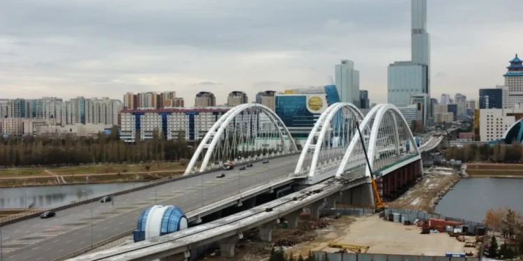 Есіл өзенімен өтетін LRT аспалы көпірінің құрылысы аяқталды