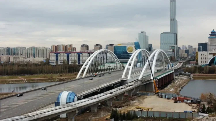 Есіл өзенімен өтетін LRT аспалы көпірінің құрылысы аяқталды