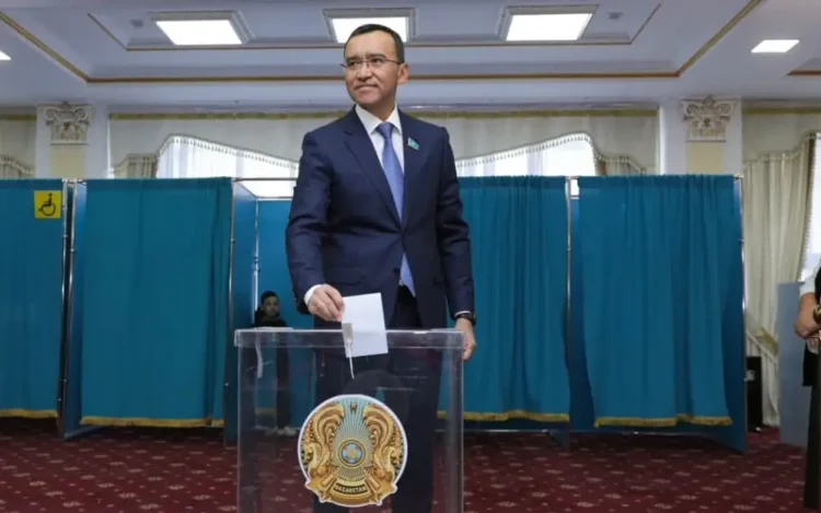 Мәулен Әшімбаев: Референдум – Қазақстанның демократиялық дамуындағы маңызды қадам