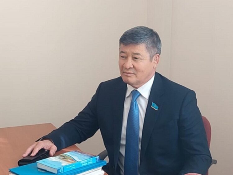 «Он может впасть в депрессию»: депутат Турлыханов переживает за сына