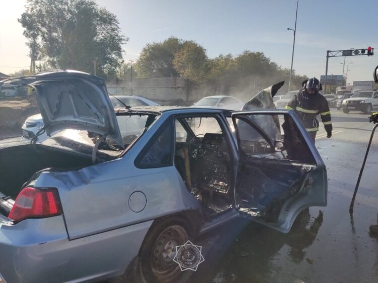 В Актобе огнеборцы быстро ликвидировали пожар в легковом автомобиле
