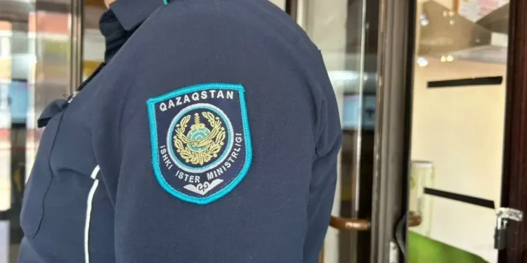 Домофонды кірпішпен сындырған тұрғын қамауға алынды