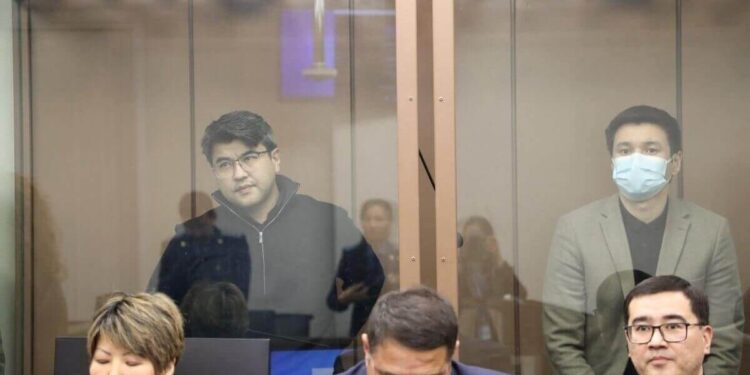 Бишімбаевтың жазасын жеңілдетуге уәде берген әйел сотқа тартылды