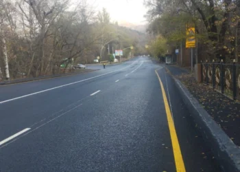 Алматыдағы «Медеуге» дейінгі жол 14 жылда алғаш рет жөнделді