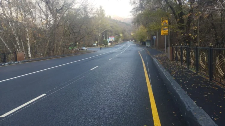 Алматыдағы «Медеуге» дейінгі жол 14 жылда алғаш рет жөнделді