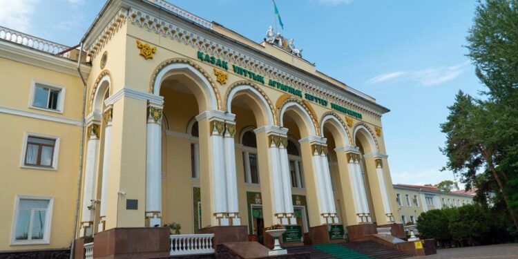 Сотрудников «аграрки» осудили за хищение в Алматы