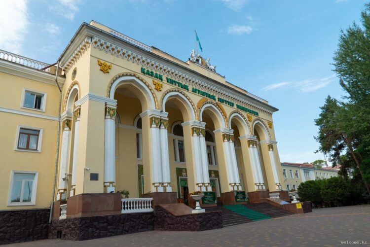 Сотрудников «аграрки» осудили за хищение в Алматы
