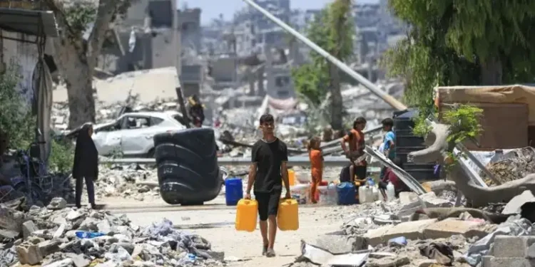 Газаға үш айдан кейін алғаш рет әуеден гуманитарлық көмек тасталды