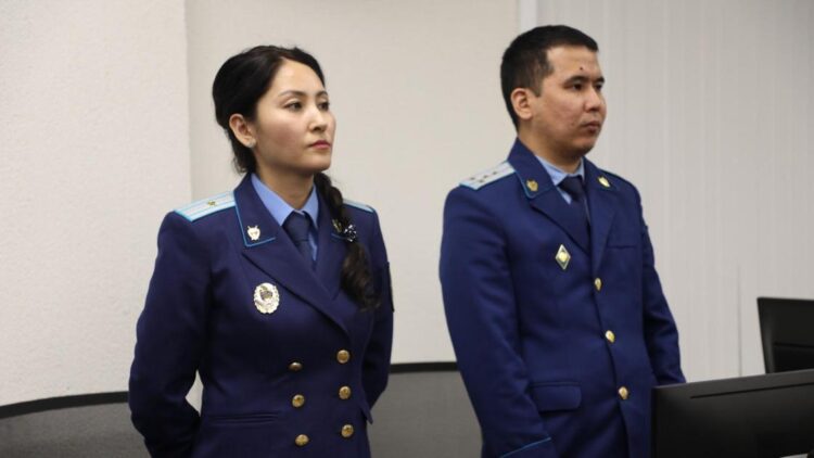 Қуандық Бишімбаевтың сотына қатысқан прокурорлар марапатталды