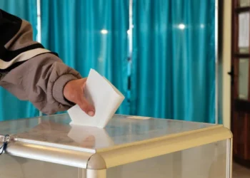 Референдум по АЭС: Можно ли входить в кабинку для голосования вдвоем?