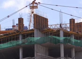 Құрылыс алаңында бір адам көз жұмды