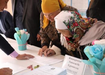 103 жастағы Шортанова Күлпара дауыс берді