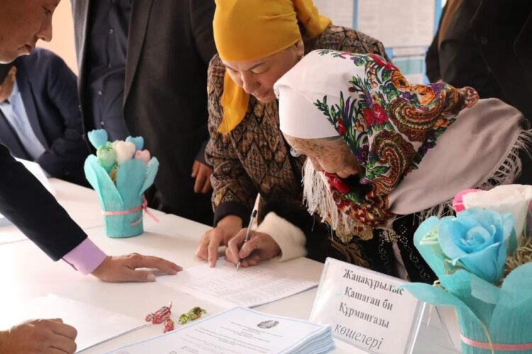 103 жастағы Шортанова Күлпара дауыс берді