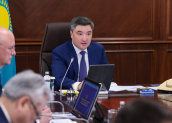 Бектенов пообещал наказать виновных в проблемах с отоплением в Сарани