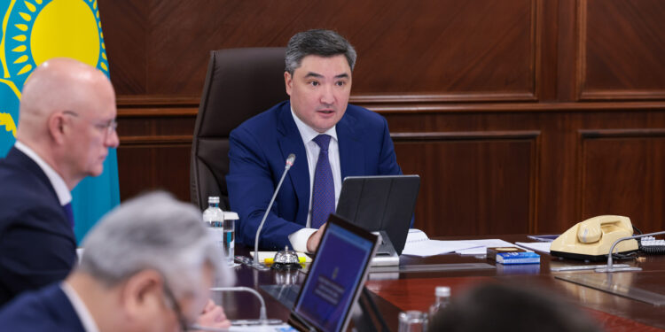 Бектенов пообещал наказать виновных в проблемах с отоплением в Сарани