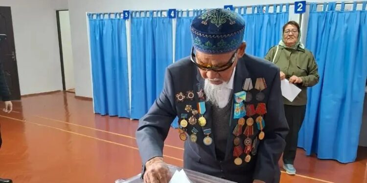 Қызылорда облысында 103 жастағы соғыс ардагері дауыс беруге келді