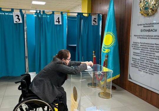 Астанада 21 маңнан аса мүмкіндігі шектеулі жан дауыс береді