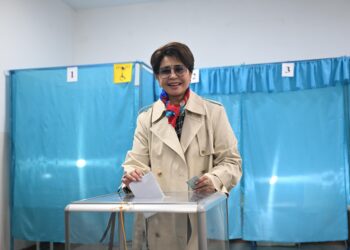 Роза Рымбаева приняла участие в референдуме по вопросу строительства АЭС в Казахстане