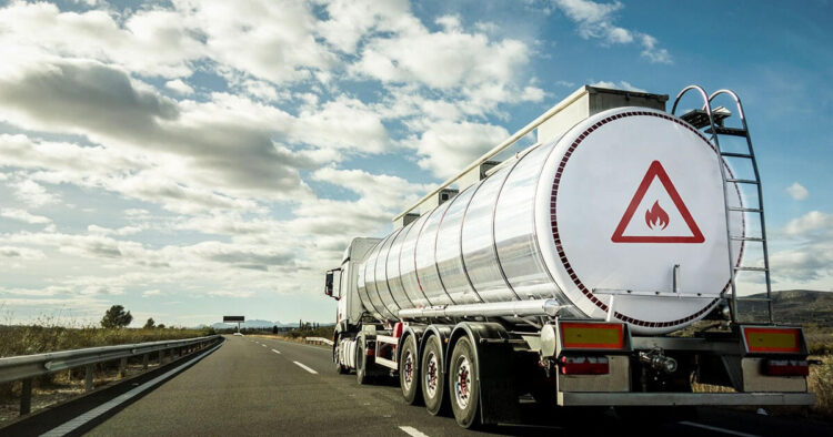 Қазақ-қырғыз шекарасында айына 10 мың тонна бензин заңсыз тасымалданады