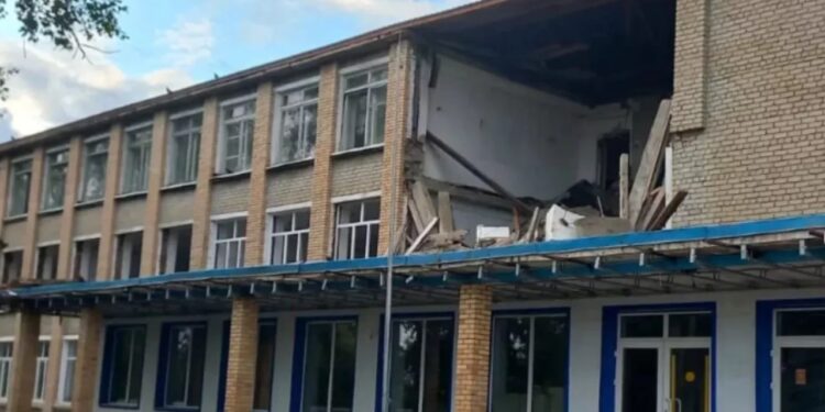 Чиновника оштрафовали за обрушение школьной стены в Костанайской области