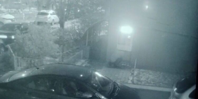 В Астане мужчина украл 100 тыс. тенге из автомата по очистке воды