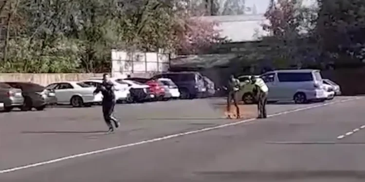 Мужчина поджег себя в Алматы